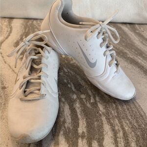 Nike cheer/dance White and Gray Sports Sneakers smooth bottom for easy turns 6.5